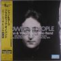 "Power to the People," "John & Yoko/Plastic Ono Band." Schwarz-weißes Porträt einer Person mit Brille, Text auf Gelb., 2 LPs