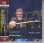 Texte: "King Crimson", "Osaka, Japan", "December 13, 2015". Eine Person mit Brille spielt Schlagzeug., 2 CDs