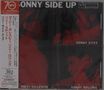 "SONNY SIDE UP" oben in Weiß, darunter rote Töne mit drei Musikern. Namen: Dizzy Gillespie, Sonny Stitt, Sonny Rollins. Japanische Schrift links., CD
