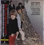 Albumcover: "Big Hits (High Tide and Green Grass) The Rolling Stones". Personen stehen am Wasserufer, Japanische Schrift.