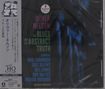 "Oliver Nelson: The Blues and the Abstract Truth." Namen: Paul Chambers, Eric Dolphy, Bill Evans, Roy Haynes, Freddie Hubbard. Links ist ein japanischer Text., CD