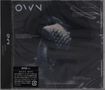 OVV, Riho Sayashi. Verschwommene Figur in einem gefiederten Kostüm, düstere Atmosphäre., CD