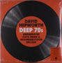 DAVID HEPWORTH DEEP 70s UNDERRATED CUTS FROM A MISUNDERSTOOD DECADE. Schallplatte auf rotem Hintergrund.