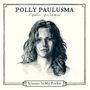 Text: "POLLY PAULUSMA", "/'pɒli: 'pɔ:lzmə/", "Scissors In My Pocket". Eine Bleistiftzeichnung einer Frau mit lockigem Haar., CD