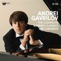 Oben rechts steht: "ANDREI GAVRILOV THE COMPLETE WARNER CLASSICS RECORDINGS 21 CD". Ein Mann in Anzug lehnt an einem Klavier.