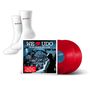 "We ❤ UDO – Das Udo Lindenberg Tribute Album" steht auf weißen Socken, einer Albumhülle und zwei roten Vinyl-Schallplatten., 2 LPs und 1 Merchandise