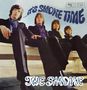 „…It's Smoke Time“ in blauer, geschwungener Schrift oben. „The Smoke“ in Weiß unten. Vier Männer in Anzügen sitzen auf einer Bank., LP