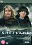 "Shetland: The Complete Series 10. Zwei Frauen blicken ernst. Stürmische Küstenlandschaft. Logo von BBC unten rechts.", 2 DVDs