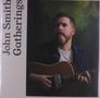 „John Smith Gatherings“ steht links. Ein Mann mit Bart spielt Gitarre und trägt ein T-Shirt und eine Jacke., LP