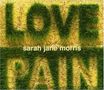 Text: "LOVE PAIN" und "sarah jane morris". Der Hintergrund wirkt wie grasartige Buchstaben., CD