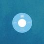 Zentral ein blaues Schallplattenetikett mit "MOVE ON UP" von Devon Russell, oben ein 333-Logo, Hintergrund blau., Single 7"