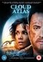 „Cloud Atlas“ steht oben. Zwei ernste Gesichter im Vordergrund, futuristische Stadt und Himmel im Hintergrund.