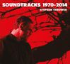 „SOUNDTRACKS 1970-2014, STEPHEN THROWER“. Ein Mann mit Bart vor einem roten Hintergrund mit schwarzen Ästen., CD