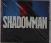 Text: „SHADOWMAN“. Unscharfe Silhouette eines Mannes vor blau-rotem Hintergrund., CD