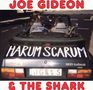 Text: "JOE GIDEON & THE SHARK", "HARUM SCARUM". Ein Saab Cabrio mit zwei Personen auf einer Straße., LP