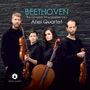 "BEETHOVEN: The complete String Quartets Vol. I. Ariel Quartet. Vier Personen mit Instrumenten vor Ziegelmauer."