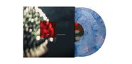 "Movements and Interludes" steht weiß auf dunklem Hintergrund. Zwei schimmernde Schallplatten in Blau sind teilweise sichtbar., 2 LPs