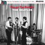 Pop Go The Beatles. Vier Musiker spielen Instrumente vor einem Vorhang. Die Trommel hat "The Beatles" als Aufschrift., LP