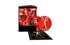 "Limited Edition Book Certificate" steht auf einem Zertifikat, daneben ein Buch und zwei rote CDs mit Scherensymbol., 2 CDs