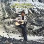 „LABI SIFFRE CRYING LAUGHING LOVING LYING“ in Gelb. Eine Person sitzt mit Gitarre vor einer steinigen Hintergrundkulisse., LP