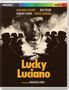 Der Text zeigt Schauspielernamen und Titel: "GIAN MARIA VOLONTÈ, ROD STEIGER, EDWARD O’BRIEN, VINCENT GARDENIA, Lucky Luciano, Directed by FRANCESCO ROSI." Man sieht ein rauchverhangenes Bild eines Mannes mit Hut.