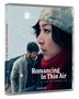 "Romancing In Thin Air, A Film by Johnnie To" zeigt eine Frau mit Mütze, ein Mann im Hintergrund vor schneebedeckter Landschaft., Blu-ray Disc
