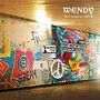 Text: "WENDY Don't waste my YOUTH". Eine bunte Wand mit Graffiti und Aufklebern, darunter Frieden- und Herzsymbole., LP