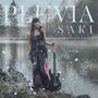 „PLUVIA SAKI“. Frau mit Gitarre, steht an einem See. Florale Illustrationen verzieren den Rand., CD