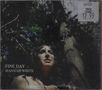 "FINE DAY HANNAH WHITE" und "TRUCK STORE 12.99". Eine Frau im Wald schaut nach oben; Schatten und Sonnenlicht spielen., 2 CDs