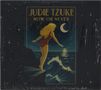 Text: "JUDIE TZUKE NOW OR NEVER." Eine Frau in rotem Badeanzug steht auf einem Felsen, vor nächtlichem Meer mit Mond., CD