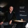 "Charles-Marie Widor Piano Music Daniel Grimwood". Ein Mann sitzt an einem Tisch, darauf eine Tasse und ein aufgeschlagenes Buch., CD