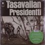 Oben steht "Tasavallan Presidentti." Unten ein grüner Aufkleber mit Text über transparentes grünes Vinyl. Schwarzweißfoto von fünf Personen im Freien., LP