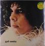 „Gal Costa“ in schwarz. Profil einer Frau mit lockigem Haar und nachdenklichem Gesichtsausdruck, Federboa im Vordergrund., LP