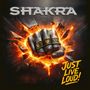 SHAKRA oben, Just Live Loud! in gelb unten. Eine metallische Faust durchbricht eine leuchtende Explosion.