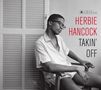 „HERBIE HANCOCK TAKIN' OFF“. Schwarz-Weiß-Foto eines jungen Mannes, entspannt auf einem Stuhl sitzend., LP