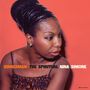 "SINNERMAN: THE SPIRITUAL NINA SIMONE" vor rotem Hintergrund, Frau mit elegantem Kopfschmuck und Leopardenkleid., LP