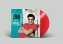 "ELVIS at the MOVIES" steht auf einem Albumcover. Ein Mann in rotem Hemd lehnt lächelnd zurück, daneben eine rote Schallplatte., LP