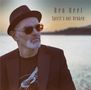 Ben Reel, "Spirit's not Broken". Ein Mann mit Brille und Hut am Wasser, trägt ein T-Shirt mit Gitarrenmotiv., LP