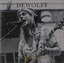 "Dewolff live on 2 meter sessions" zeigt einen Musiker mit Kopfhörern, Gitarre und Mikrofon in Schwarz-Weiß., CD