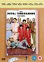 "The Royal Tenenbaums" oben, darunter die Besetzung in bunter Kleidung. Ein sitzender Mann und ein Hund vorn., DVD