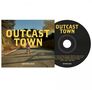 Text: "OUTCAST TOWN", "DOUWE BOB." Albumcover mit einer Person auf einem Fahrrad auf einer leeren Straße., CD