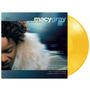 Cover mit "macy gray" und "ON HOW LIFE IS". Liste von Songtiteln. Frau in Nahaufnahme, gelbe Schallplatte sichtbar., LP