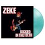 "ZEKE" und "KICKED IN THE TEETH" in weißen Buchstaben auf schwarzem Hintergrund. Ein Musiker spielt Gitarre. Vinyl in Türkis., LP