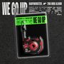 "We Go Up", BABYMONSTER, 2nd Mini Album steht auf einer Verpackung mit einem roten Kettenanhänger in Form einer Kamera., KiT Album