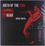 "Birth of the Cool" und "Miles Davis" in Weiß und Rot auf schwarzem Hintergrund. Silhouette eines Trompeters in Rot., LP