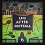 Texte: "LIFE AFTER FOOTBALL", "the smith street band". Illustration: Person mit "6"-Shirt blickt auf Banner., 2 CDs