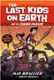 "The Last Kids on Earth and the Zombie Parade" steht groß. Jugendliche kämpfen auf einem Auto gegen Zombies. Comic-Stil., Buch