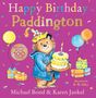 "Happy Birthday Paddington." Ein fröhlicher Bär mit Partyhut hält eine Geburtstagstorte, umgeben von Geschenken und Luftballons.