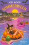 „Joss Wood Summerween. Halloween just got hotter...“ Eine Illustration: Frau und Skelett in Schwimmreifen auf einem See bei Sonnenuntergang.