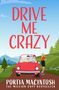 „DRIVE ME CRAZY“, Portia Macintosh. Illustration: Rotes Auto auf Landstraße, Berge und Bäume im Hintergrund.